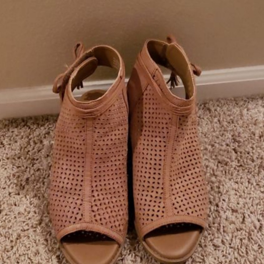Girls heel sandals